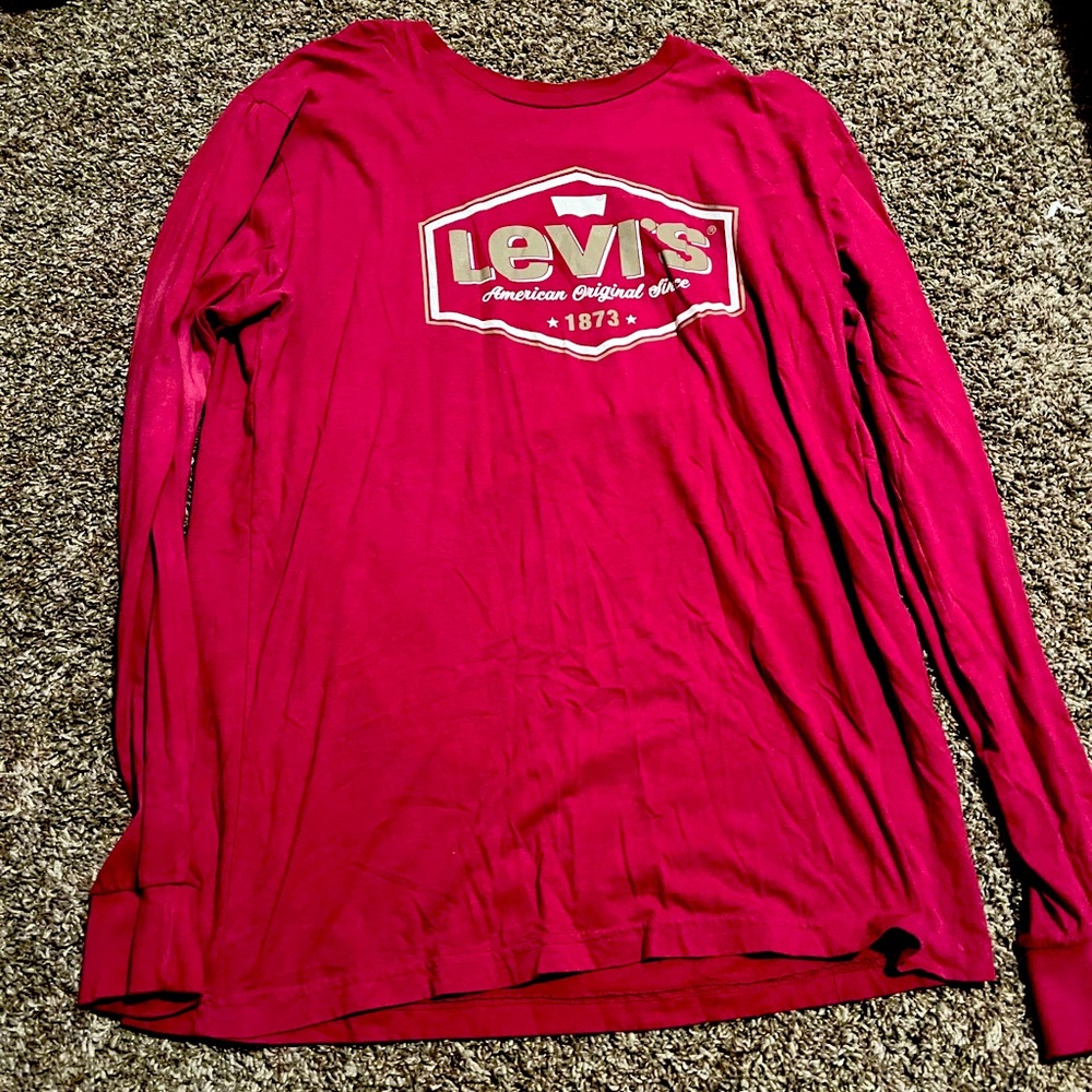Levi long sleeve T.